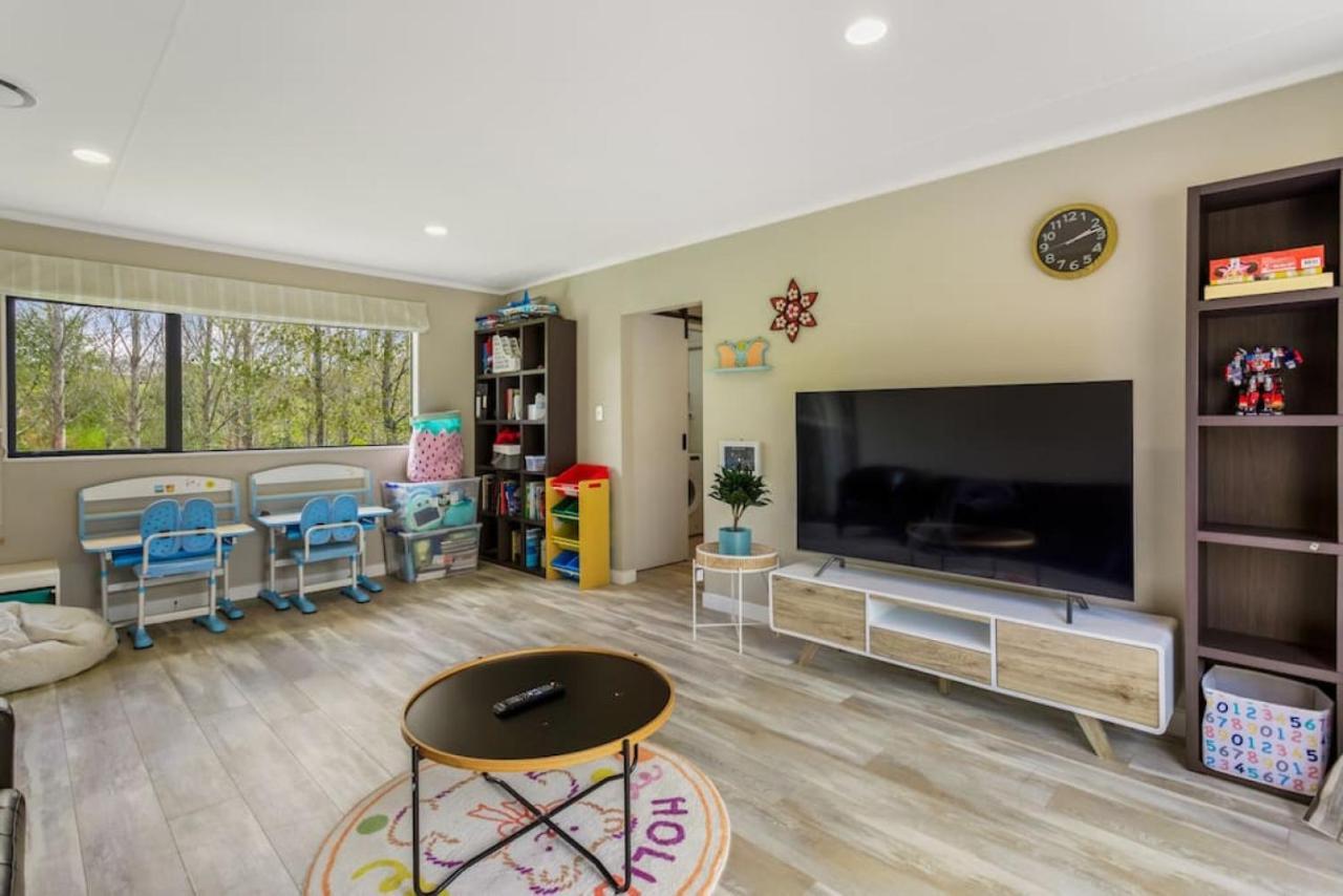 Ultimate 5-bedroom Rural Poolside Oasis - Holiday home Auckland