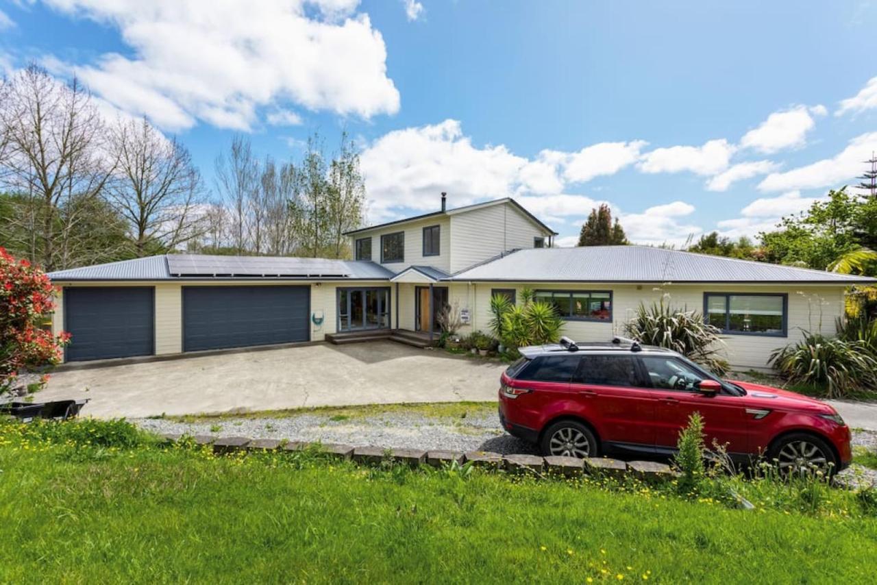 Ultimate 5-bedroom Rural Poolside Oasis - Holiday home Auckland
