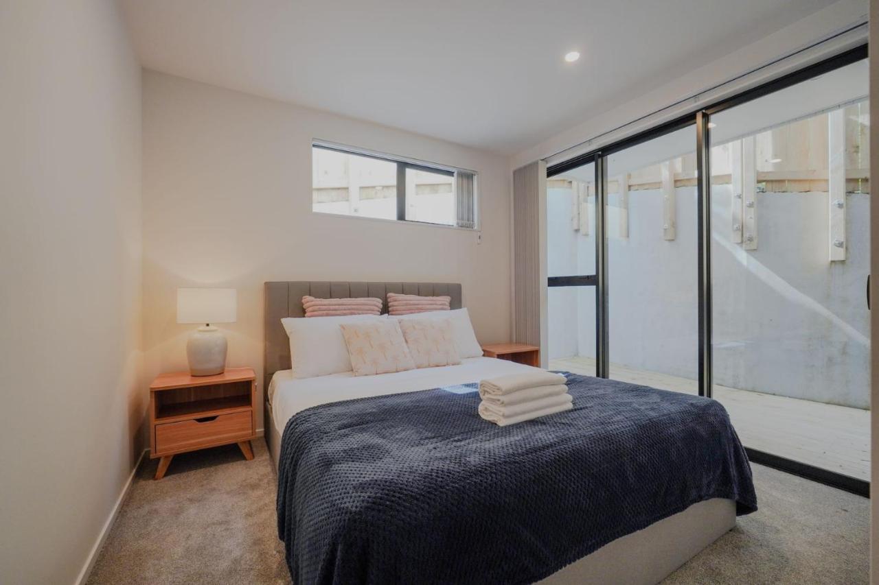 Holiday home Wanna Live In The Brand New House? Check Out! Auckland