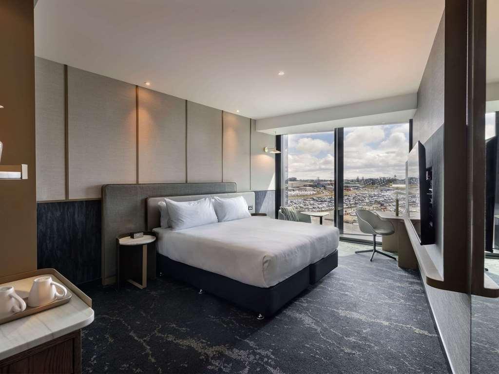 Pullman Airport Hotel *