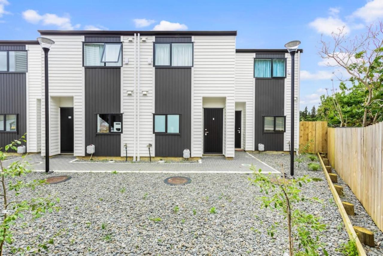 Urban Glow Townhouse With Parking