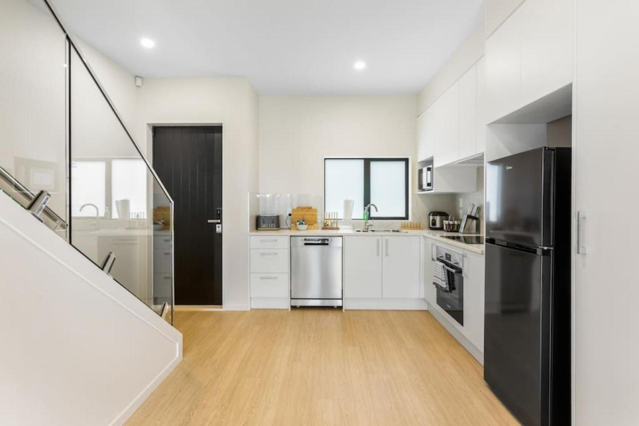Urban Glow Townhouse With Parking Auckland