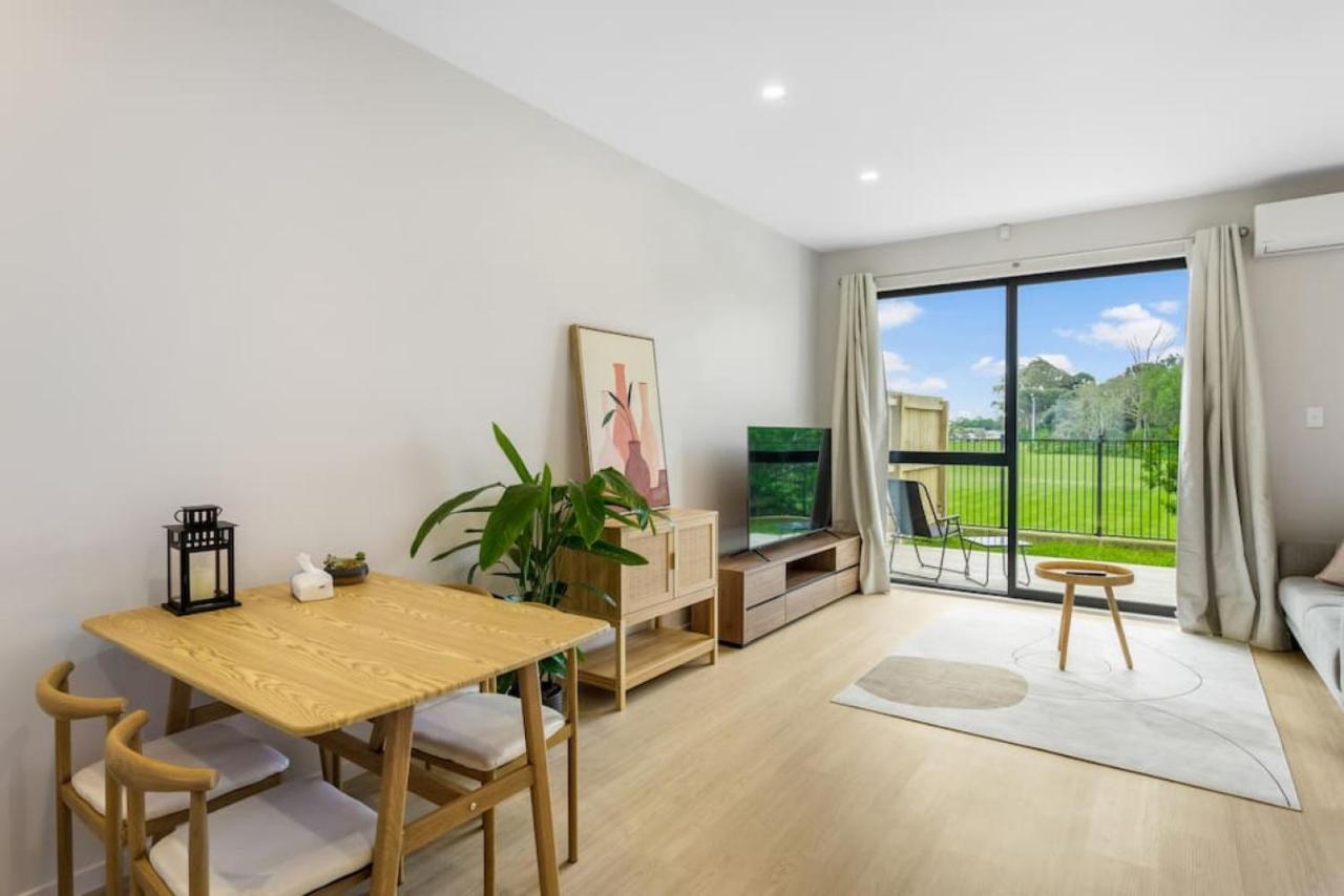 Urban Glow Townhouse With Parking *