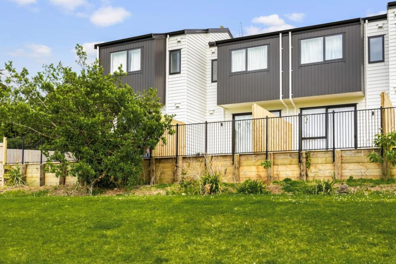 Urban Glow Townhouse With Parking * Auckland