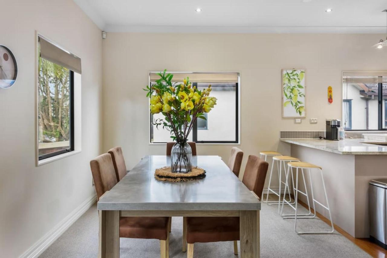 Modern 2br Abode - Near Eastern Beaches Apartment *
