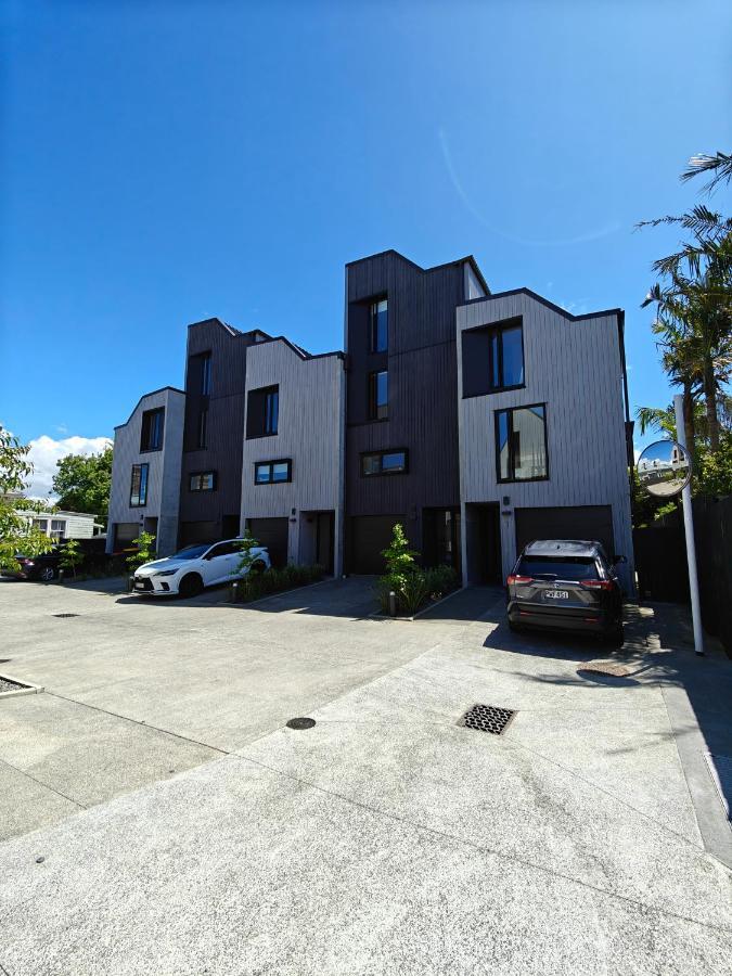 Private With Ensuite & Garden Epsom *