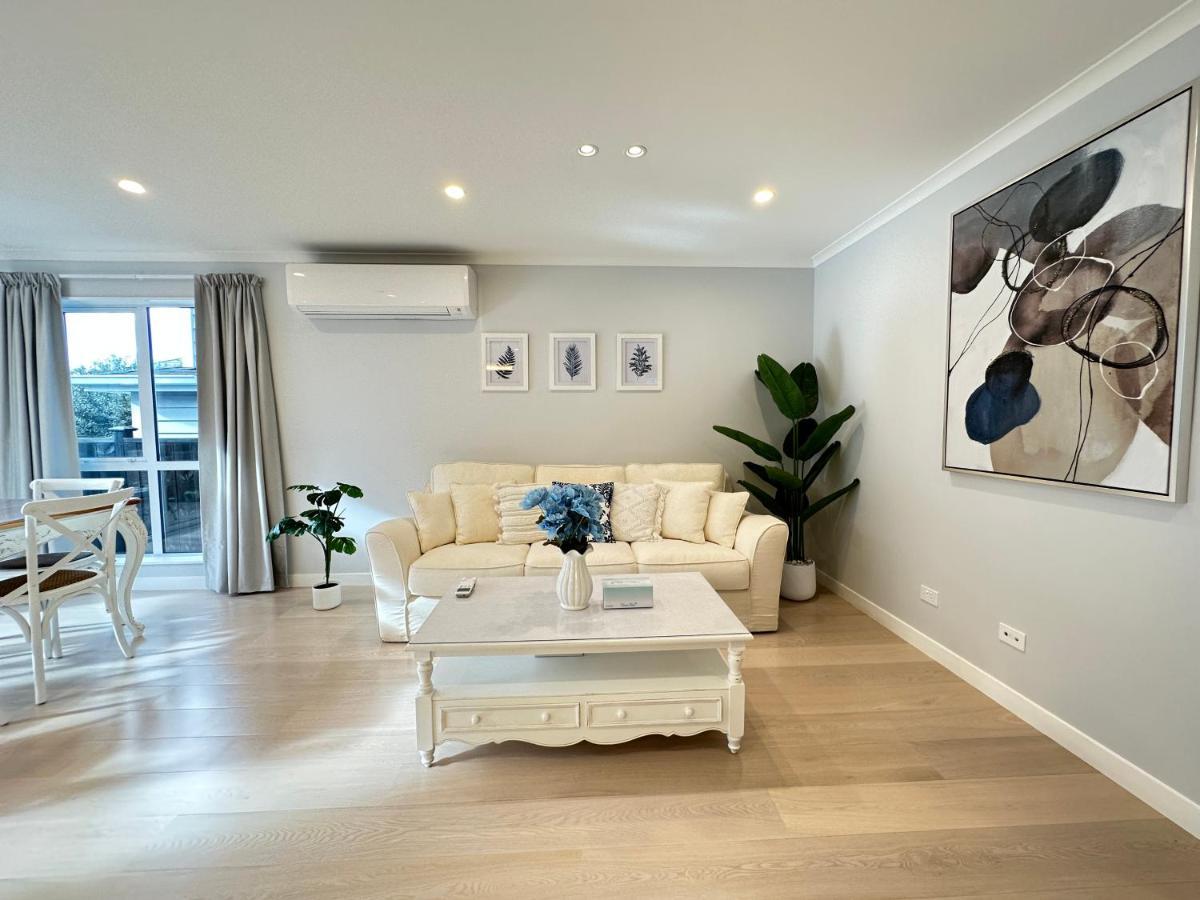 123b Forresthill Rd * Auckland