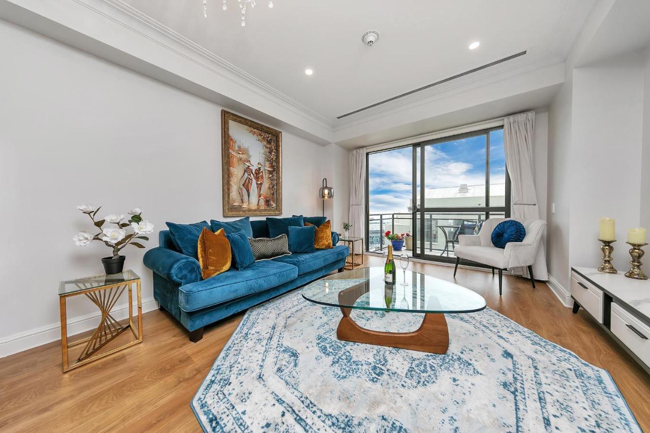 Corporate Gem + Rooftop Pool & Apartment