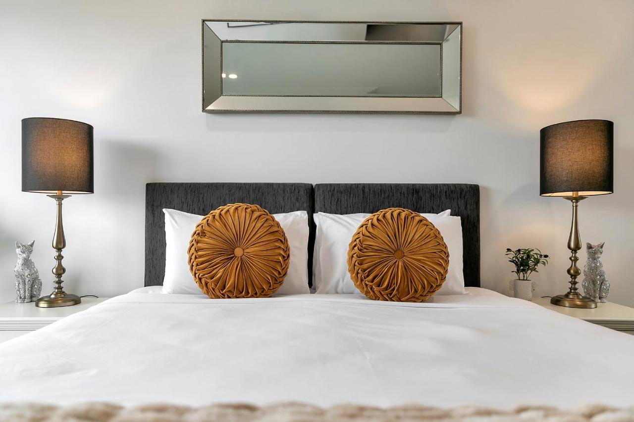 Apartment Corporate Gem + Rooftop Pool &