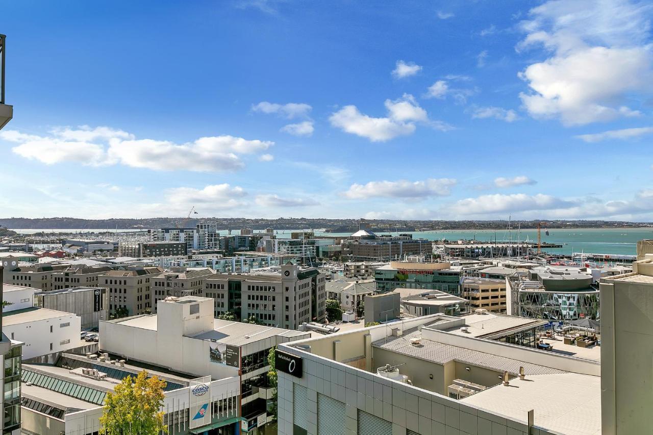 Corporate Gem + Rooftop Pool & Apartment *