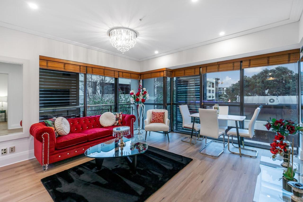 Your Next Viaduct Getaway! Apartment