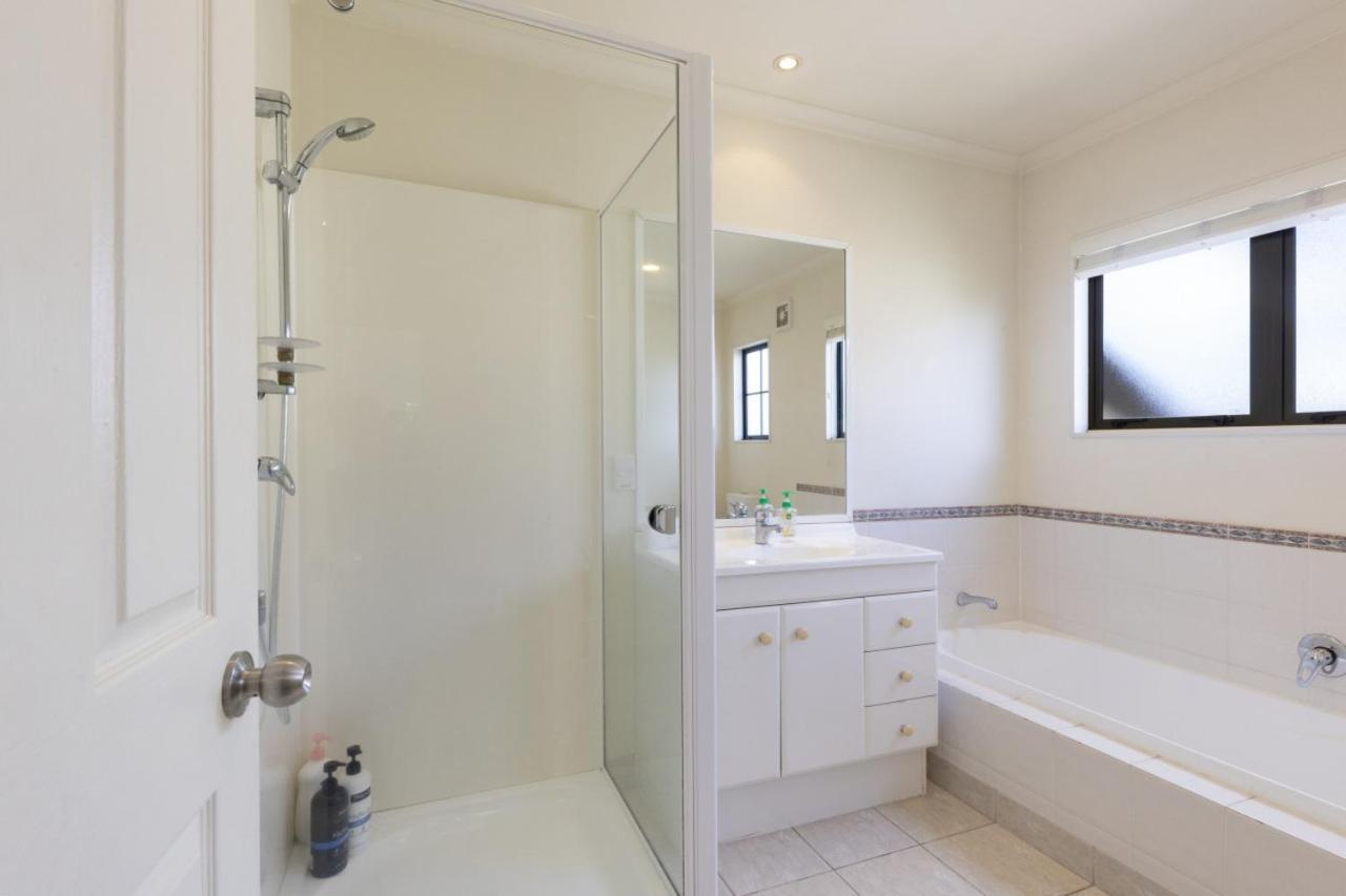 Spa, Movies, Pool Table, Table Tennis In Ellerslie! Holiday home *