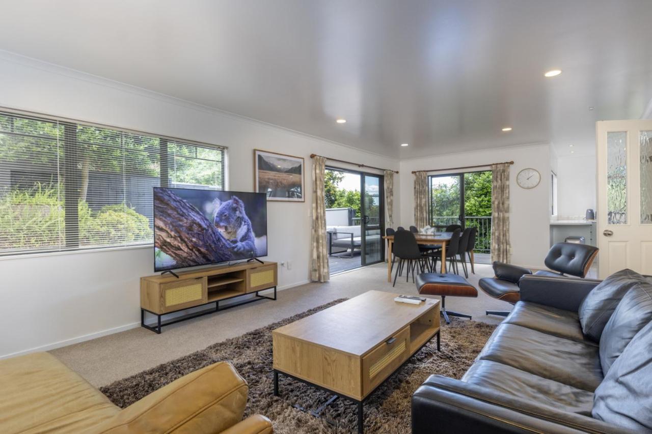 Spa, Movies, Pool Table, Table Tennis In Ellerslie! * Auckland