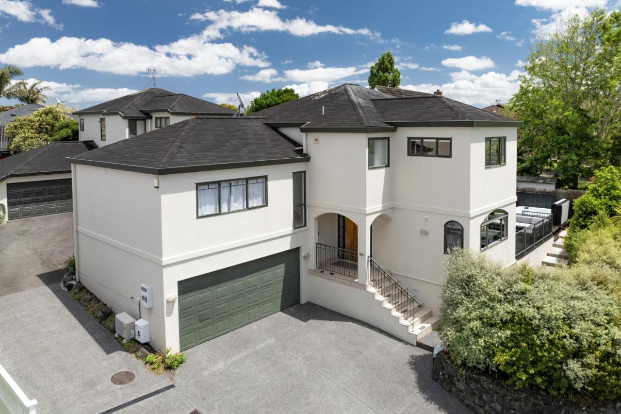 Spa, Movies, Pool Table, Table Tennis In Ellerslie! * Auckland