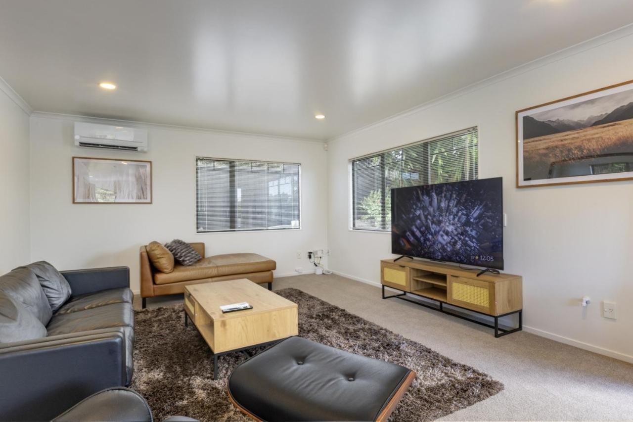 Holiday home Spa, Movies, Pool Table, Table Tennis In Ellerslie!