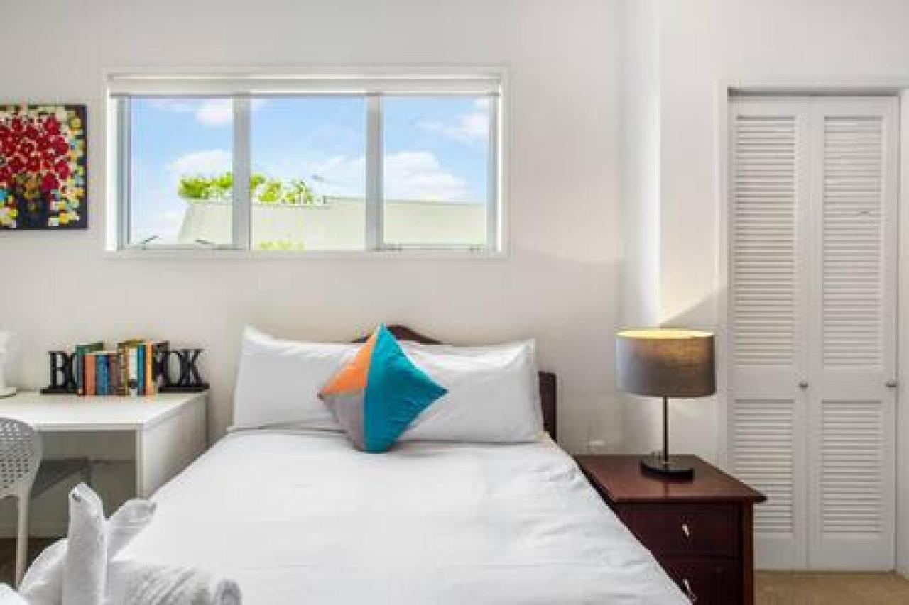Coastal Getaway With Seaview And Deck Auckland
