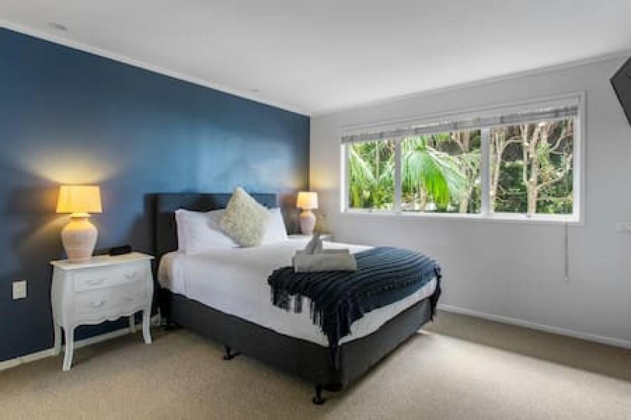 Coastal Getaway With Seaview And Deck * Auckland