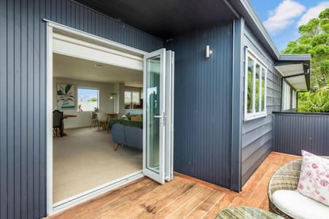 Coastal Getaway With Seaview And Deck Holiday home *