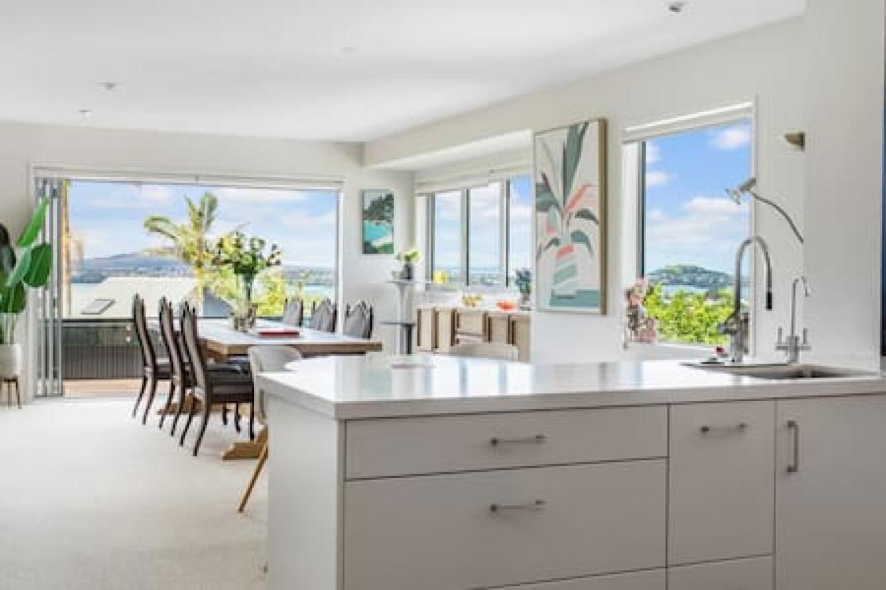 Coastal Getaway With Seaview And Deck