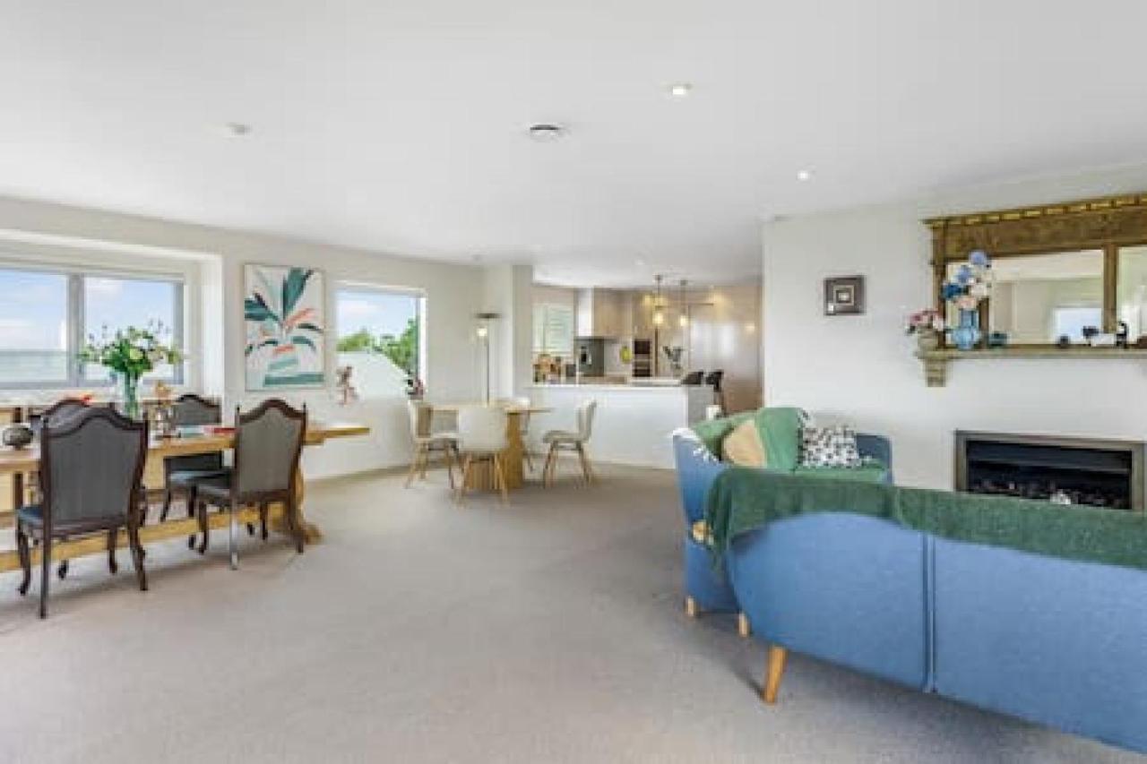 Coastal Getaway With Seaview And Deck Holiday home *