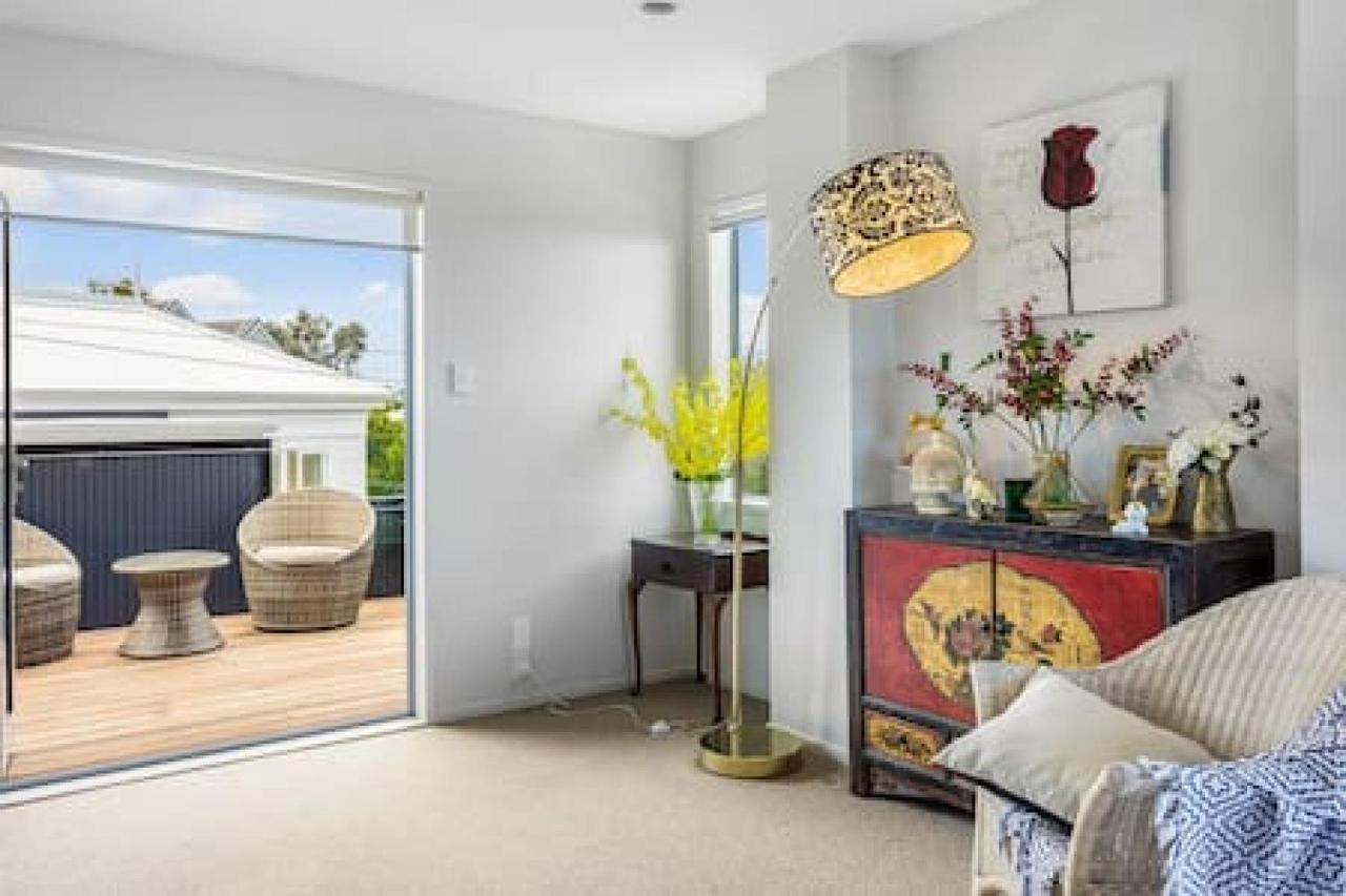 Coastal Getaway With Seaview And Deck Holiday home Auckland