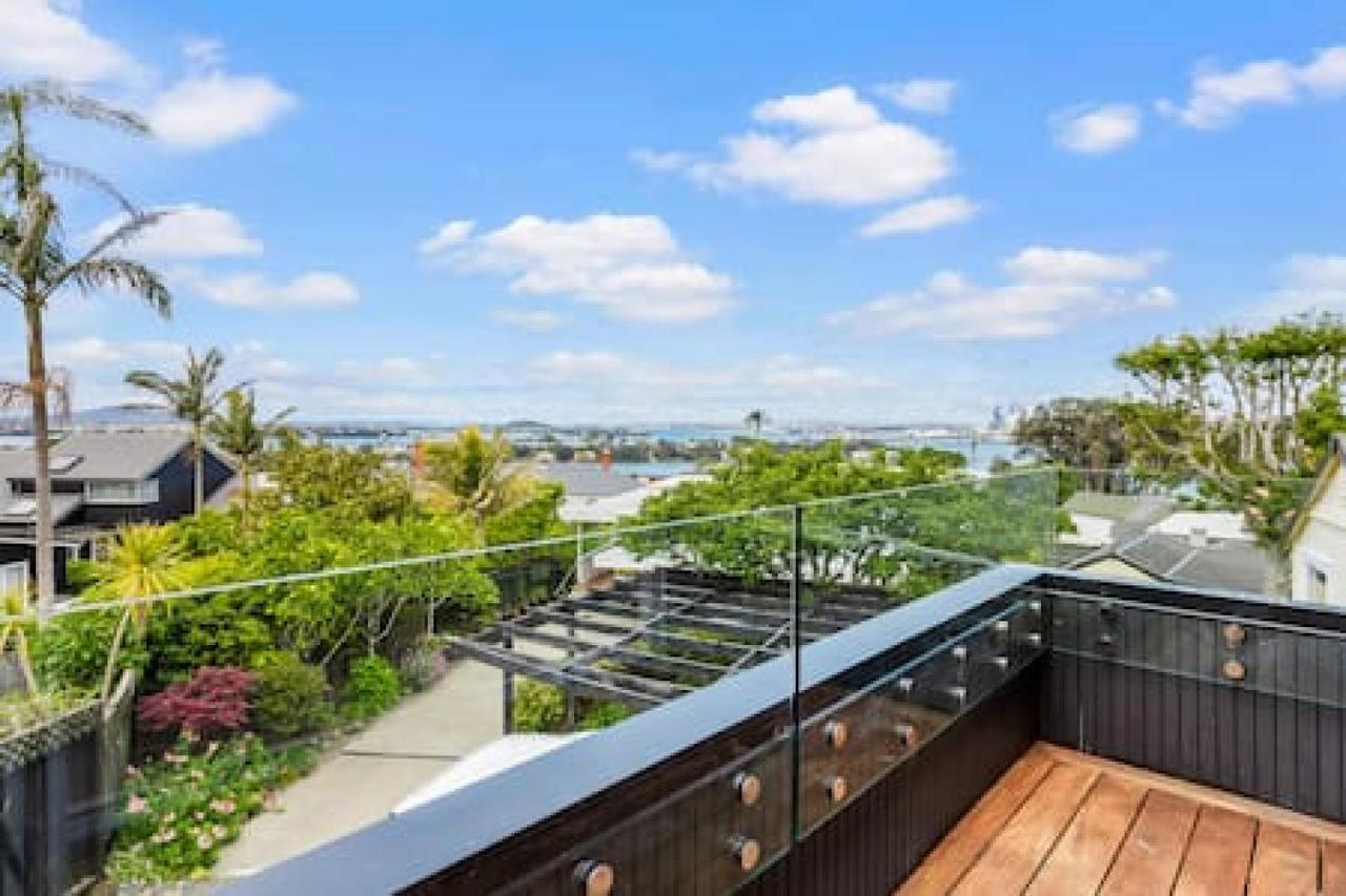 Coastal Getaway With Seaview And Deck Holiday home