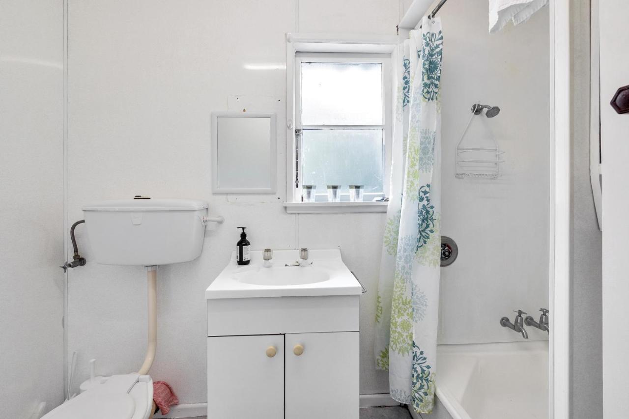 Acomodação com café da manhã  3 Bedroom In Onehunga W Parking - Wifi - Netflix Auckland