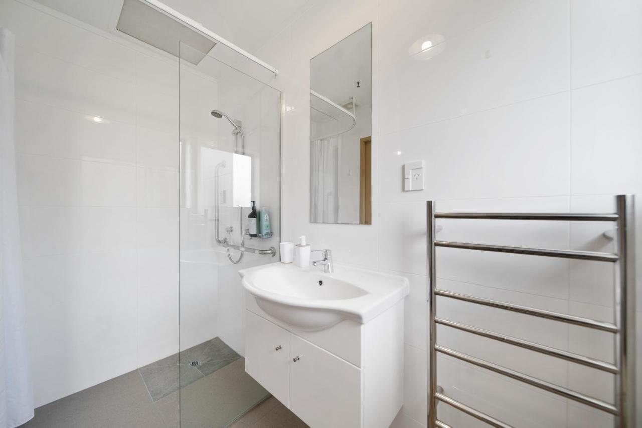 Apartment 4 *