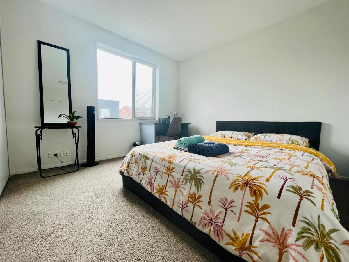 Ln In Flat Bush Auckland