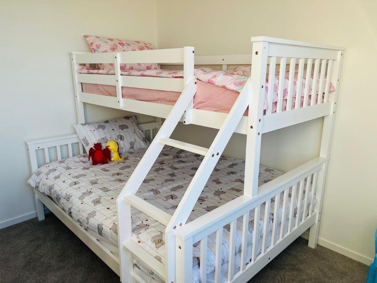 Avon Valley Vista- Modern Chic Family With Nespresso & Parking * Auckland