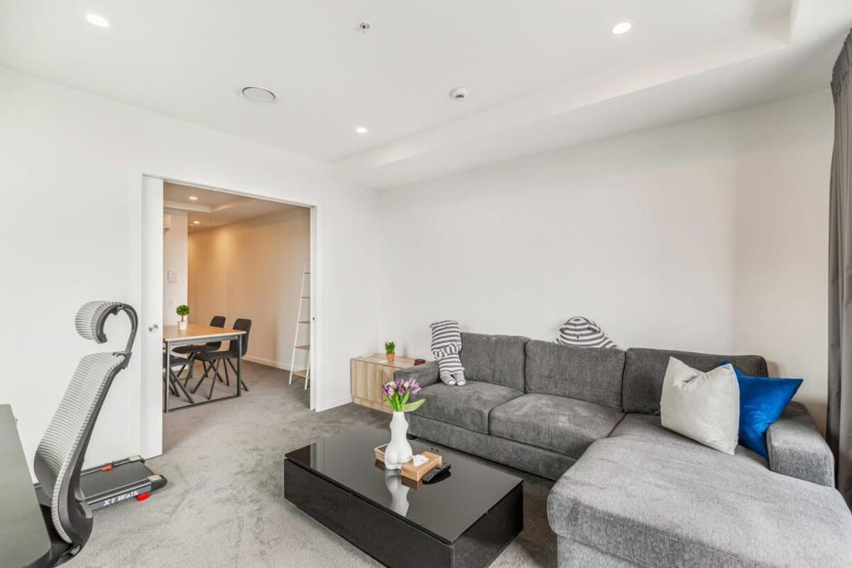 Cozy By Eden Park Apartment *