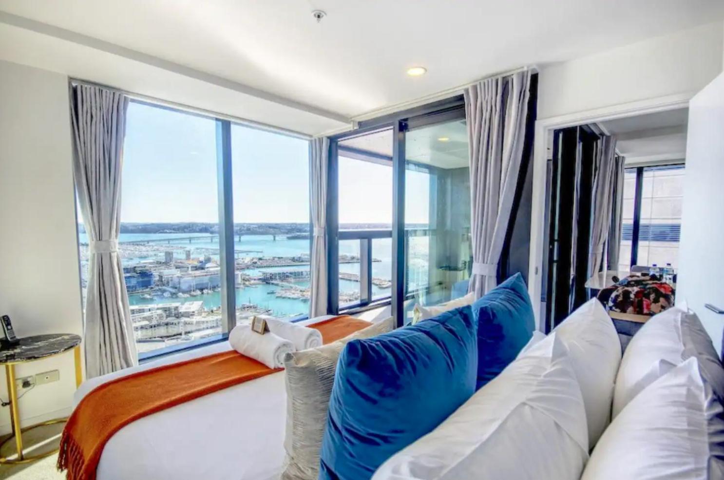 Magnificent Skytower, Sea, Habour View In Cbd Apartment *