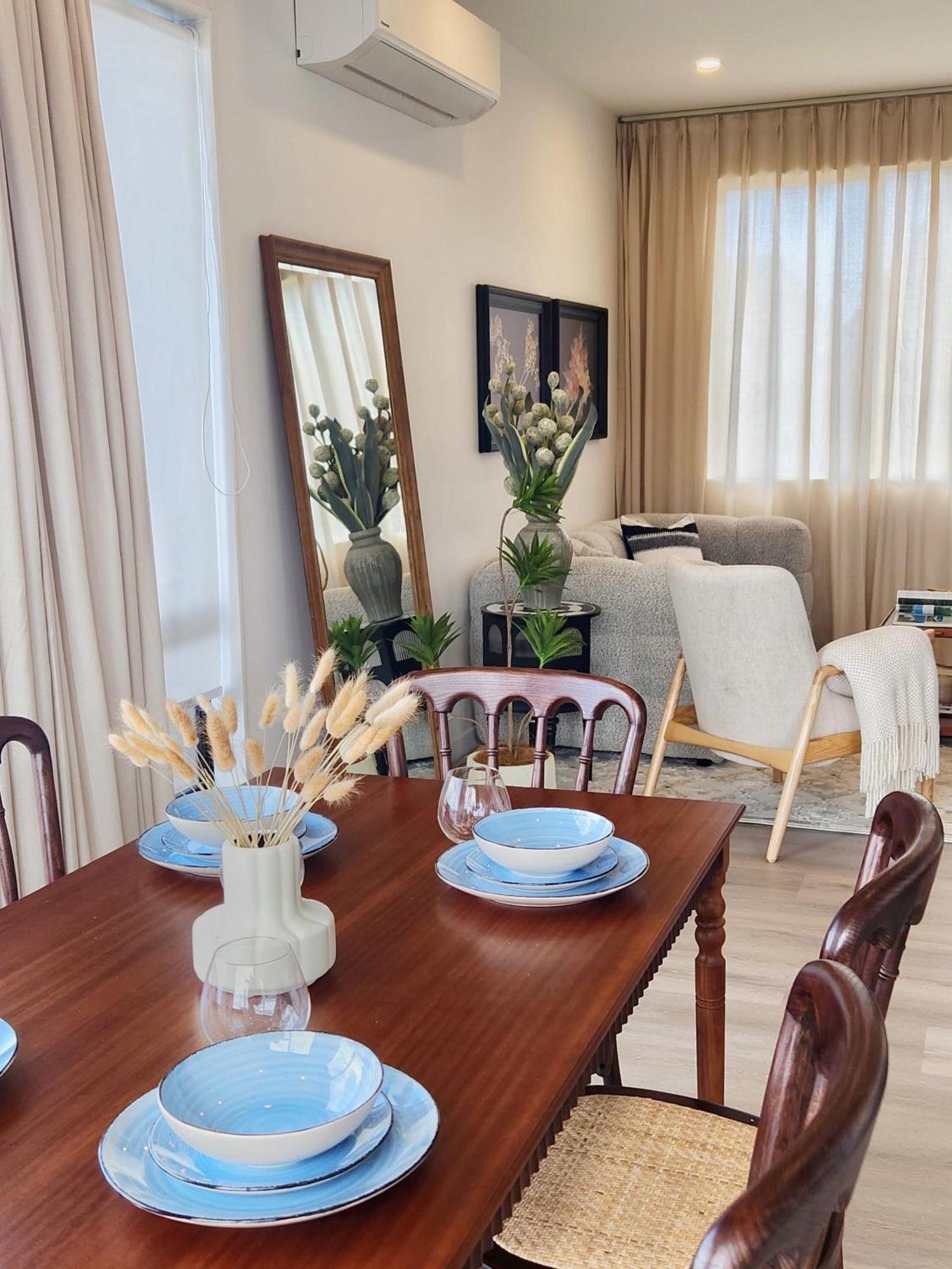 Modern French Retro Townhouse In Sandringham, Close To City, Heat Pumps, Netfilx *
