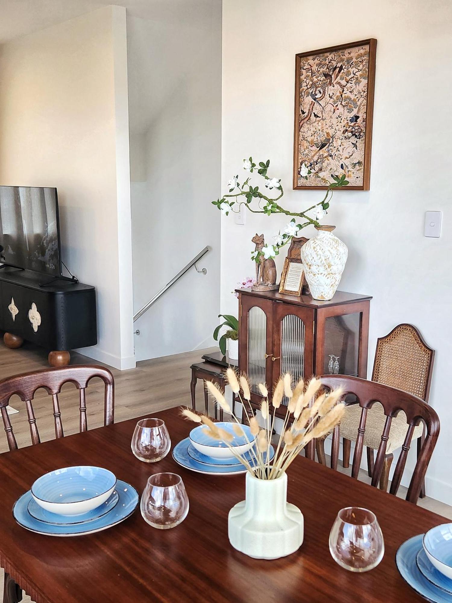 Modern French Retro Townhouse In Sandringham, Close To City, Heat Pumps, Netfilx
