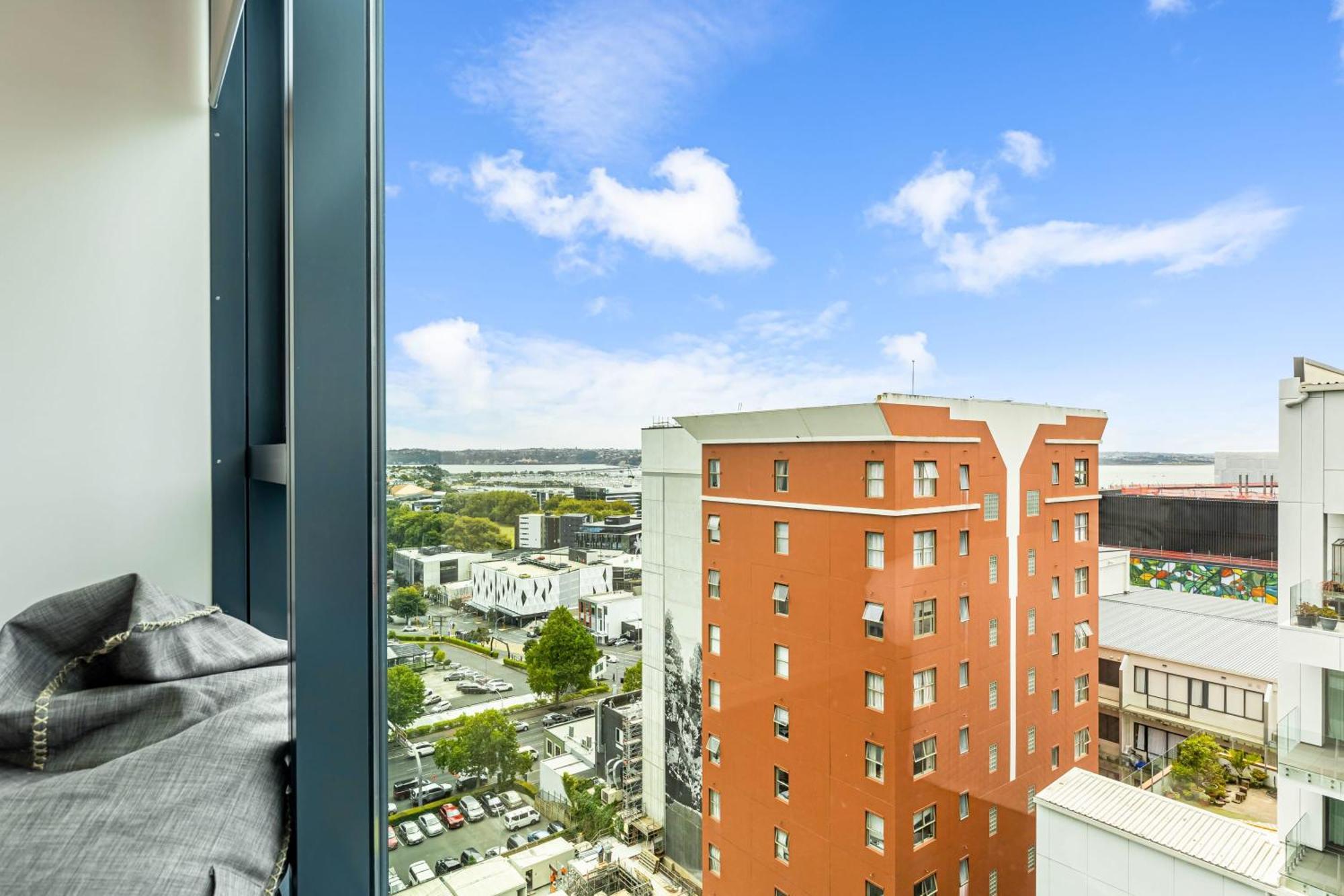 Cosy 2brm Cbd Apartment