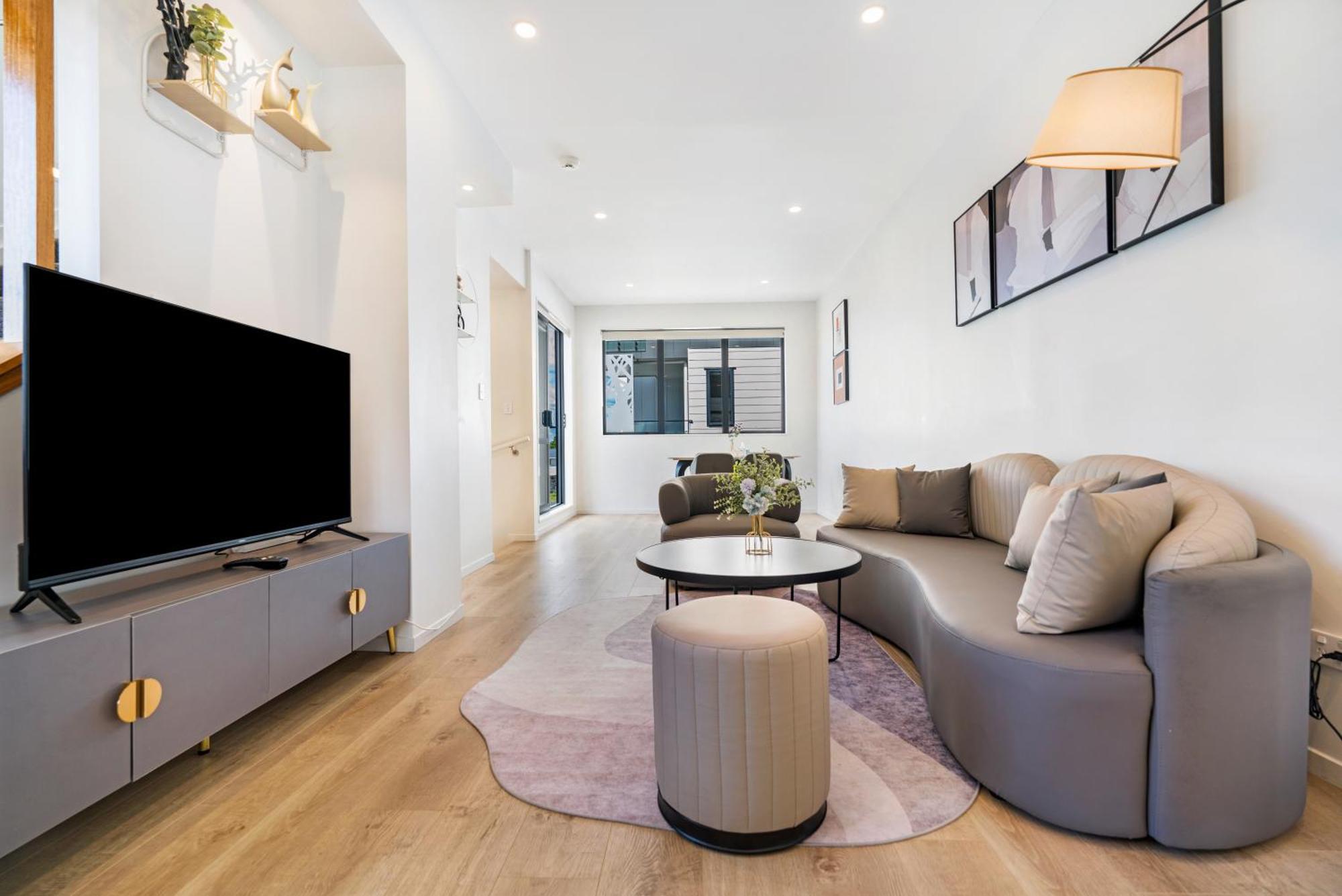 Your Away From Located Near Cbd * Auckland
