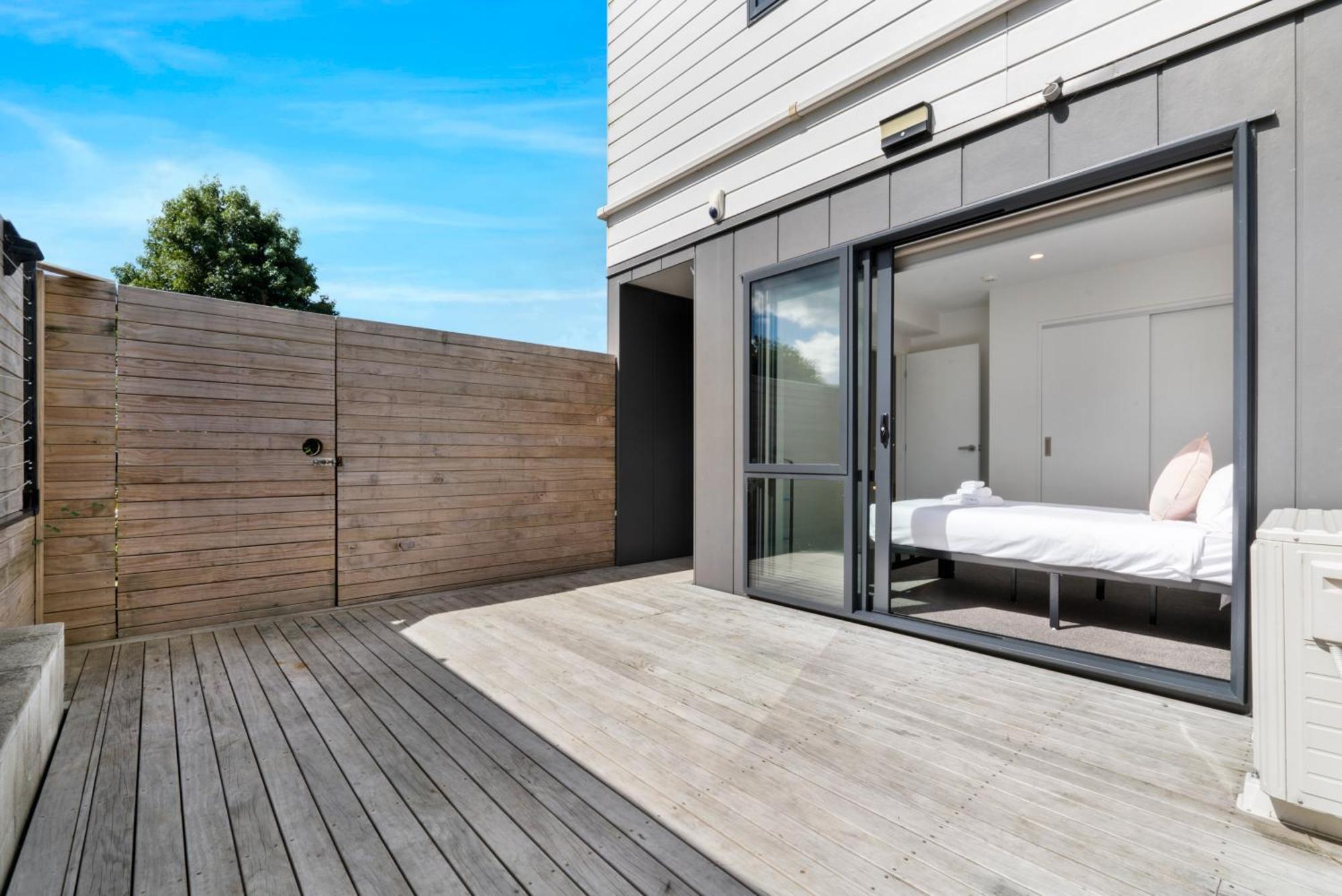 Your Away From Located Near Cbd Apartment Auckland