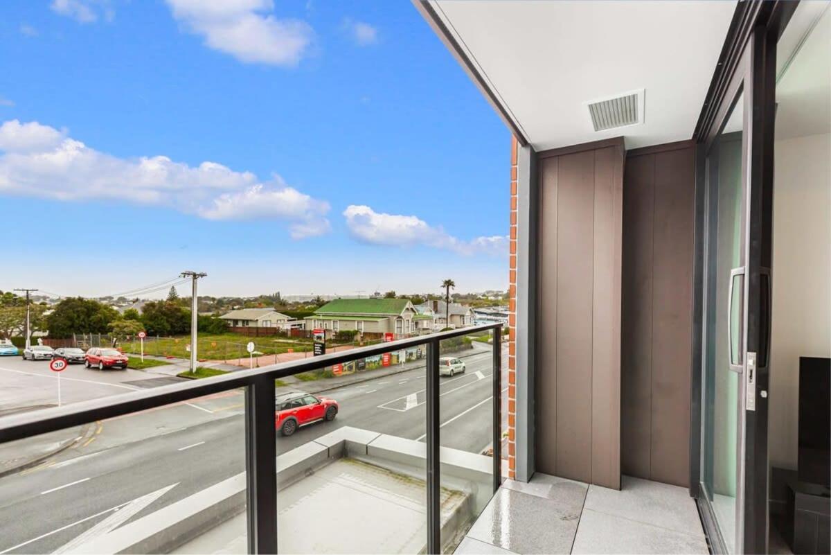 Cozy By Eden Park Apartment