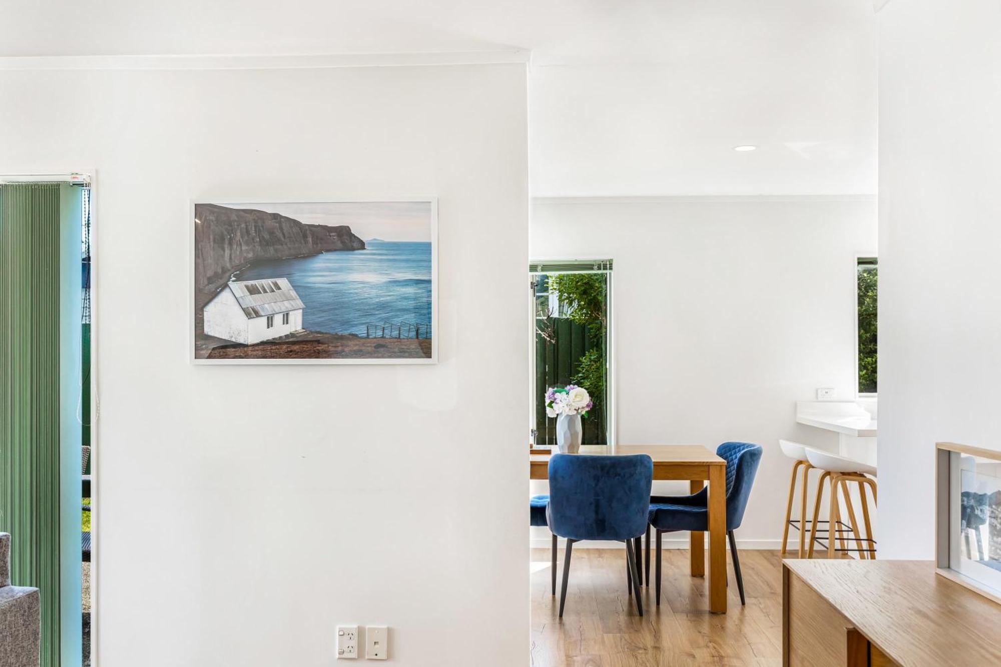 Private And Sunny 3-bedroom With Parking Holiday home Auckland