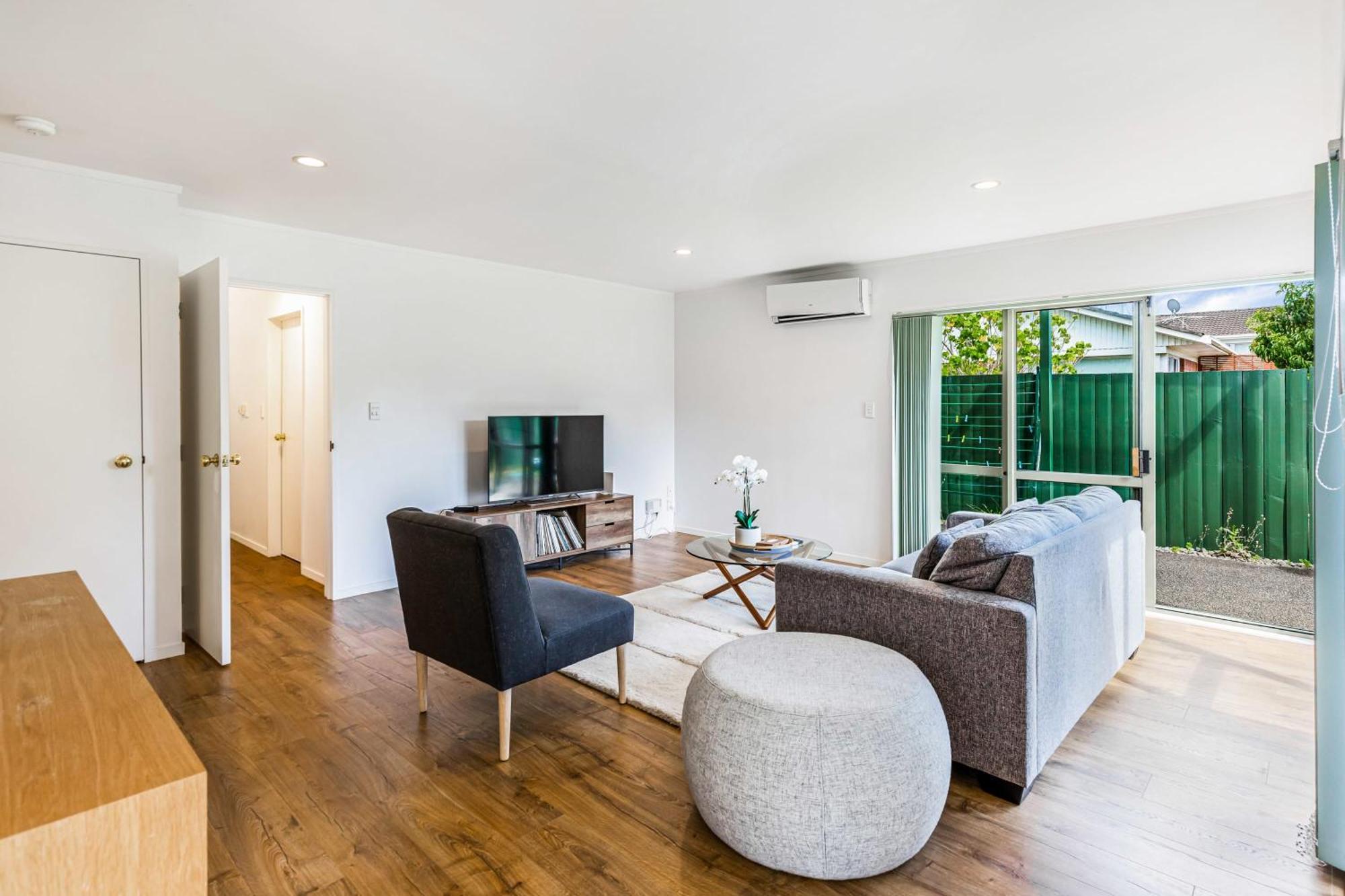 Private And Sunny 3-bedroom With Parking Auckland