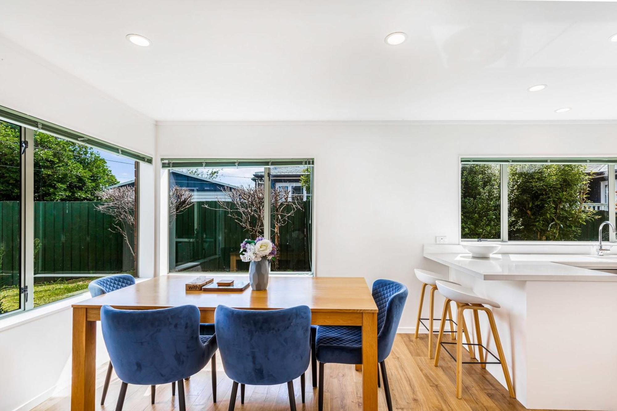 Private And Sunny 3-bedroom With Parking Auckland