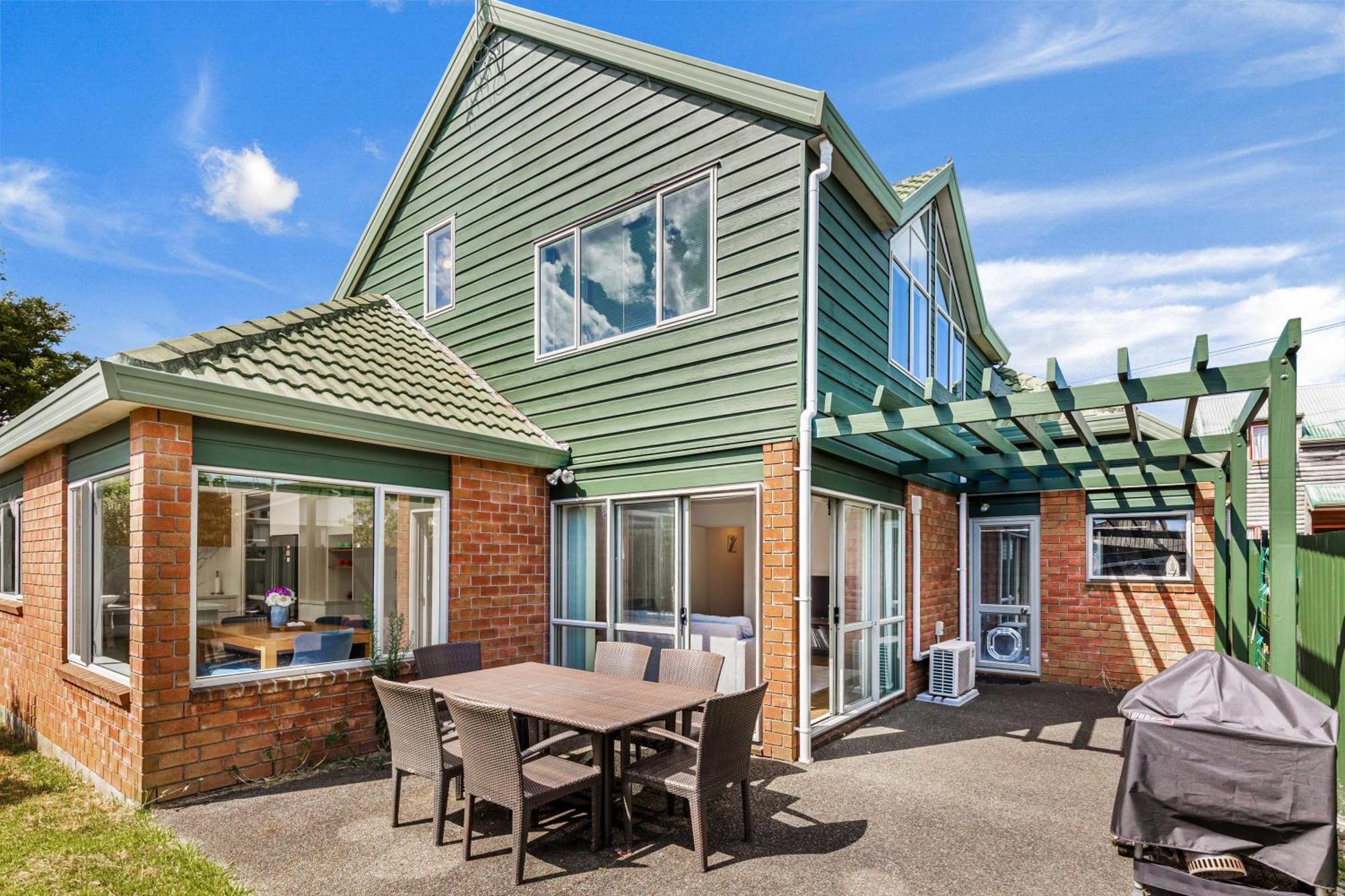 Private And Sunny 3-bedroom With Parking * Auckland