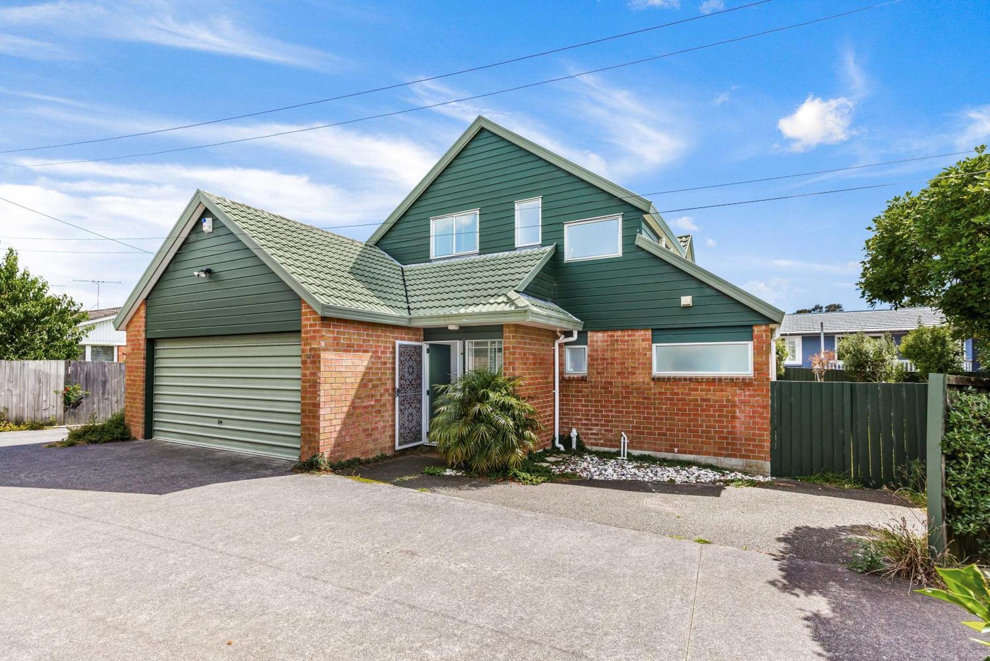 Private And Sunny 3-bedroom With Parking Auckland