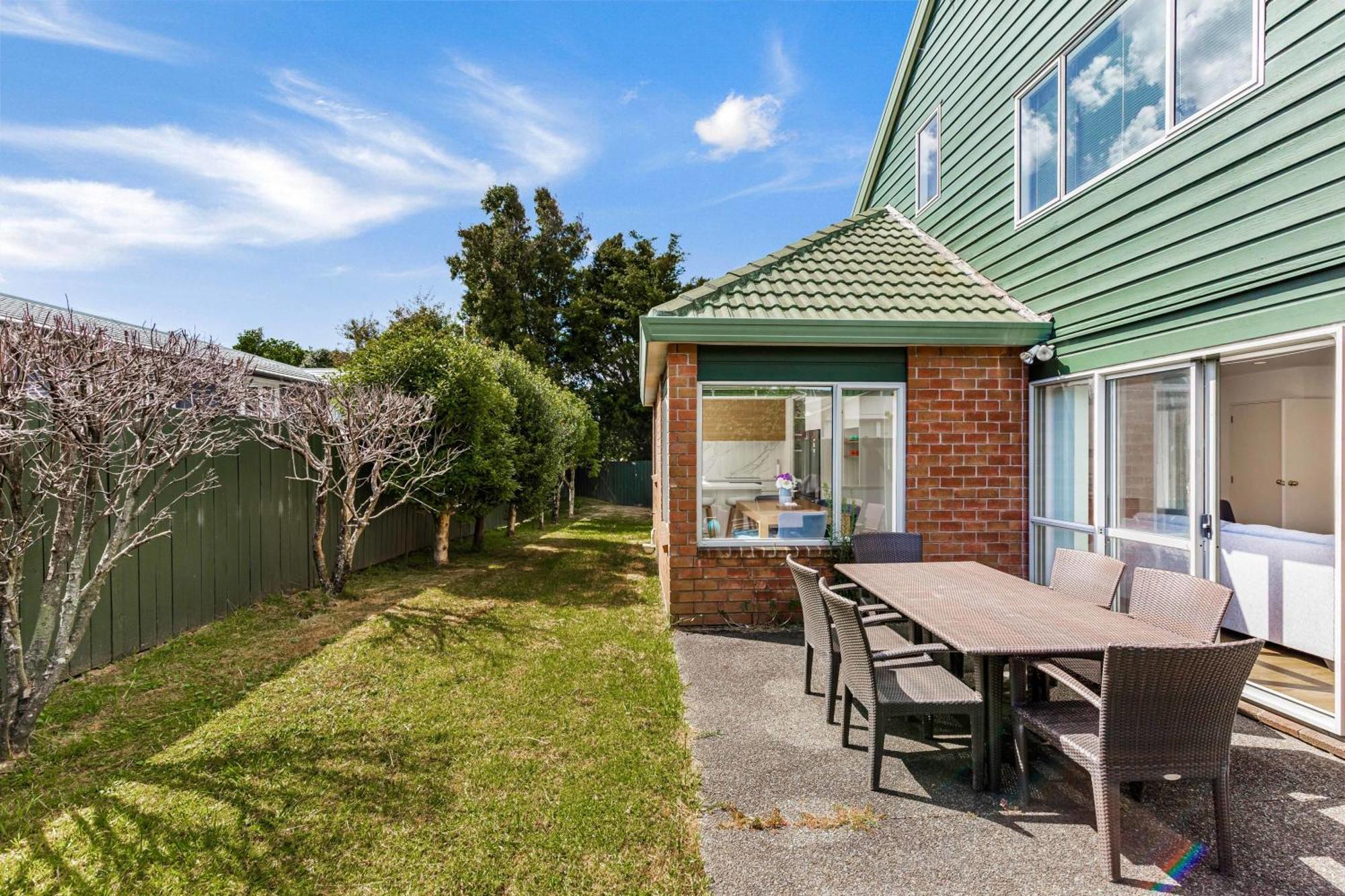 Private And Sunny 3-bedroom With Parking
