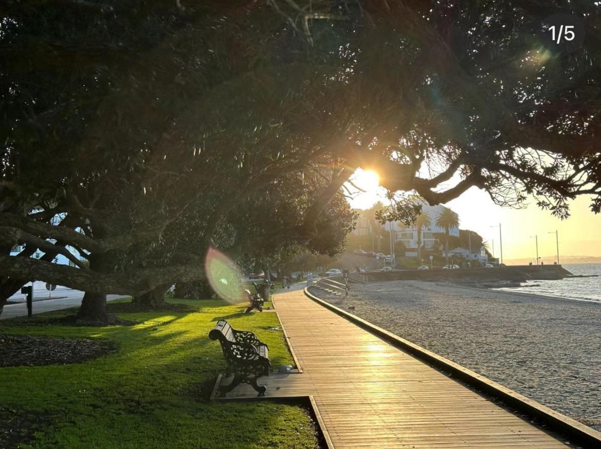 Delightful Little House & Chateau Charme Guest house Auckland