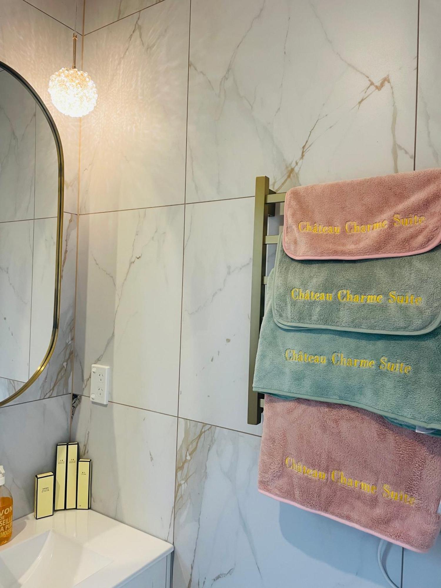 Delightful Little House & Chateau Charme Guest house *