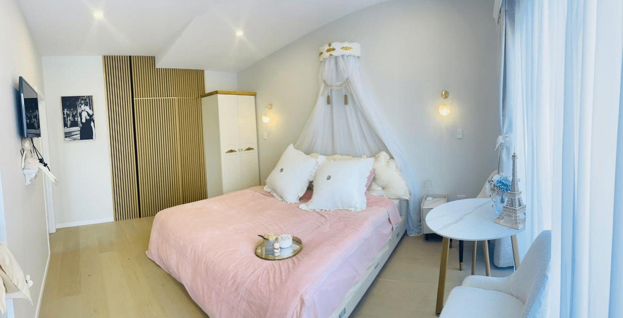 Guest house Delightful Little House & Chateau Charme