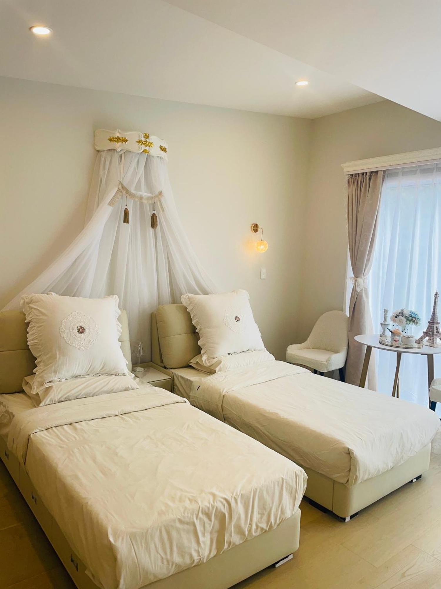 Delightful Little House & Chateau Charme Auckland