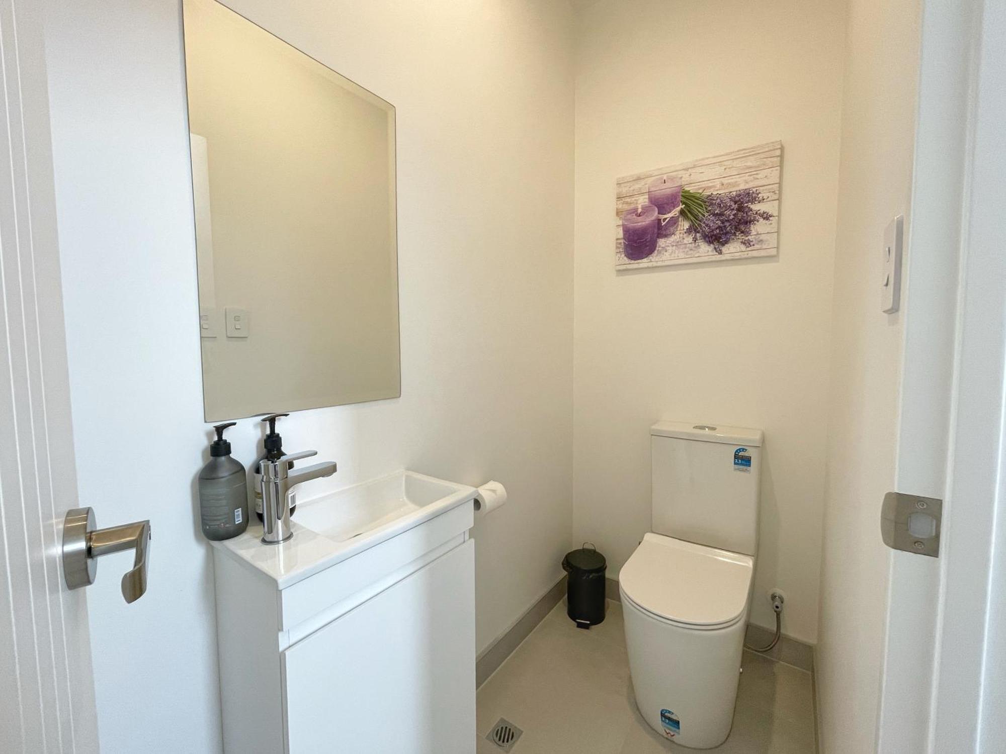 Holiday home Modern French Retro Townhouse In Sandringham, Close To City, Heat Pumps, Netfilx Auckland