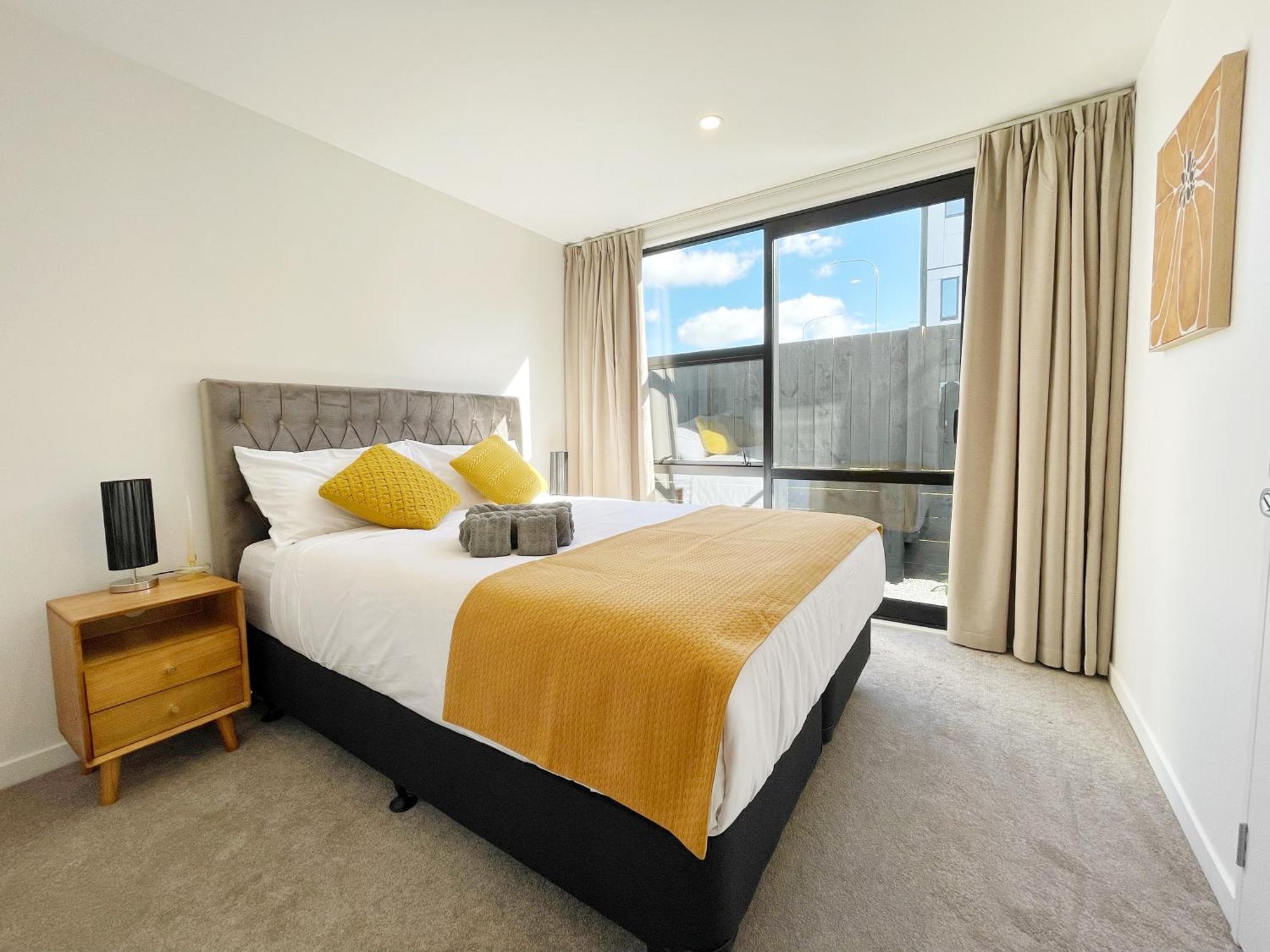 Modern French Retro Townhouse In Sandringham, Close To City, Heat Pumps, Netfilx Auckland